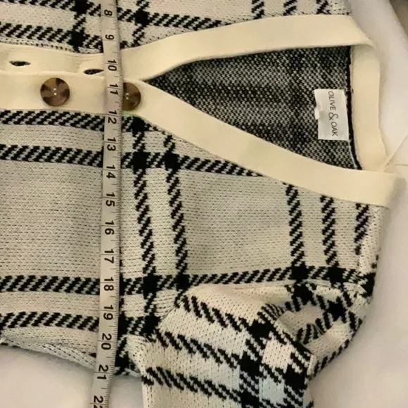 Olive & Oak Black and White Plaid Cardigan - Picture 8 of 10